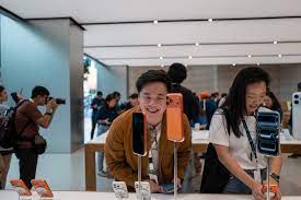 The new iPhone 17, 17 Pro / Pro Max and iPhone Air are launched today, with  the first customers queuing up at the Apple Orchard Road store since 4am.  The most popular