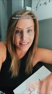 Sarah Baxley's Instagram, Twitter & Facebook