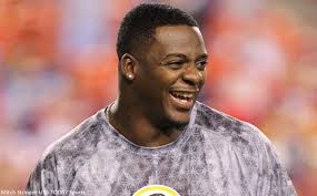 He played college football for the university of miami.he was drafted by the denver broncos in the second round of the 2002 nfl draft.portis was best known for being the starting running back for the washington redskins for seven seasons, in. Clinton Portis Subject Of Arrest Warrant For Failing To Pay Child Support