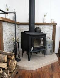 Wandgestaltung Hinter Dem Kamin Mit Stein Und Holzrahmen