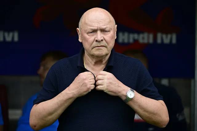Koubek leaves as Czech coach after early World Cup exit - Yahoo Sports
