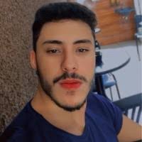 700+ perfis com “Esquerdo”