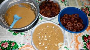 'kuih denderam' or 'kuih peneram', is commonly known as 'kuih telinga keling' among the older generations but the name is used less often nowadays. Resepi Pilihan Kuih Peneram Paling Enak Iluminasi
