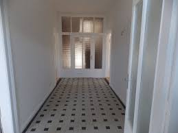 Die 2 oberen etagen, welche aus dem nordeingang zu betreten sind, beinhalten insgesamt 6 zimmer. 4 Zimmer Wohnung Zu Vermieten 31848 Bad Munder Mapio Net