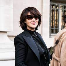 Qui puoi trovare tante foto della bellissima attrice italiana e news sulla vita di monica bellucci. Monica Bellucci Brings The Season S Must Have Hair Cut To Paris Couture Vogue