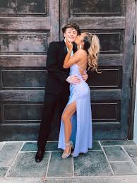 عاهره دادي Z M In 2020 Prom Couples Prom Poses Prom Photoshoot