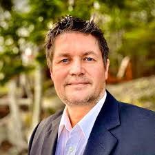 Kurt Sampson's Instagram, Twitter & Facebook