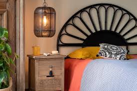 Le cannage peut, selon la façon dont le cadre de la tête de lit a été travaillé, avoir un rendu plus classique. Tete De Lit Rotin Gifi
