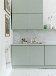 A Selection Of Kitchens With Green Cabinets A Strong Decorative Touch Faithful To The Green Colour Trend For 2016 Cuisine Pastel Cuisine Verte Et Cuisine Moderne
