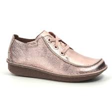 Diese stars des alltags werden dir, dank ihres hohen tragekomforts, das gefühl geben, barfuß zu gehen. Clarks Funny Dream D Fit Pink Lacing Shoes