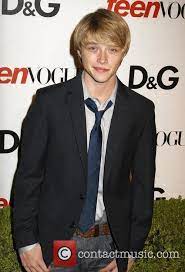 Sterling knight, dat elk jaar meer en meer populair wordt, is een van die gelukkige gasten. Sterling Knight Biography News Photos And Videos Contactmusic Com