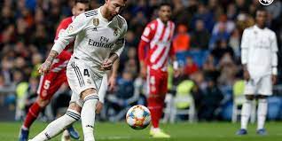 Arti si kulit bundar adalah bola sepak itu sendiri. Asal Usul Panenka Tendangan Chip Penalti Halaman All Kompas Com