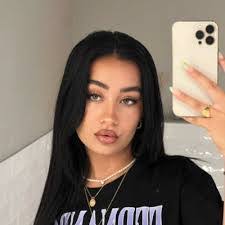 Nadia Collado's Instagram, Twitter & Facebook