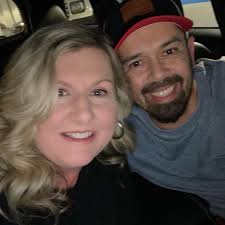 What are good hotels in walking distance to downtown Nashville?