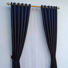 Yang mana jenis tirai ini memiliki fungsi yang sama seperti tirai pada umumnya yaitu untuk menjaga privasi maupun sebagai penyekat ruangan dan memberikan tampilan jendela yang berbeda. Gorden Jendela Pintu Blackout Import Hitam Serat Polos Model Smokring Ukuran L 100 Cm X T 200 Cm Terbaru Agustus 2021 Harga Murah Kualitas Terjamin Blibli