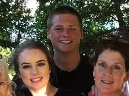 Can someone edit my senior's photo?