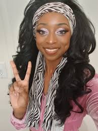 Hey everyone, I'm looking for roommates. I'm a 20f and I just want a place  to stay until I get my feet