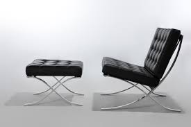 a barcelona e um cadeira desenhada por mies van der rohe e lilly reich para o pa mies van der rohe barcelona chair barcelona chair mies van der rohe furniture