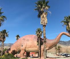 Filmul urmărește un ghinionist care este silit să retrăiască aceeași zi din viață în care participă la nunta unui prieten. My Favorite Instagram Spots In Palm Springs La Dreaming