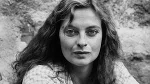 DN:s Niklas Wahllöf möter skådespelaren Suzanne Reuter