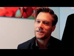 Ken duken, sinema ve tiyatro oyuncusu christina loeb'in üçüncü çocuğu, babası doktor. Wn Ken Duken