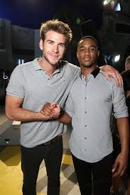 Liam hemsworth talks independence day: Bild Zu Liam Hemsworth Independence Day 2 Wiederkehr Vignette Magazine Jessie T Usher Liam Hemsworth Filmstarts De