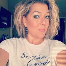 Amber Henline's Instagram, Twitter & Facebook