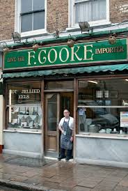 Cooke offers delicious green liqueur among its drinks. F Cooke Pie And Mash Shop Wells Street Pie And Mash London London Life