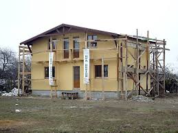 Case Tip Canadian Cu Perete Sandwich Cu Urmatoarea Structura De La Exterior La Interior Tencuiala Colorata Plasa De House Styles House Outdoor Structures