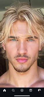 Riley Green is the most beautiful and handsome man. What do you all think  🤔?