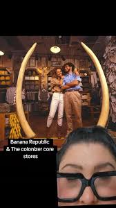 Nostalgic Banana Republic: A Safari-Themed Shopping Experience