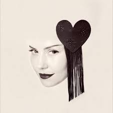 Jana Pitts's Instagram, Twitter & Facebook