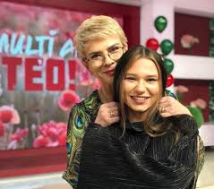 Anuntul a fost facut in aceasta dimineata de ion haiduc, colegul ei, care a. Cum S A Transformat Fiica Prezentatoarei Teo Trandafir Uite Cat De Bine AratÄƒ Adolescenta La Doar 16 Ani Www Infoziare Ro