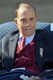 Bob Dole statue unveiled at Washburn