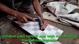 Jun 17, 2014 · masukan botol ke lubang setelah selant mengering, dengan posisi kepala botol dibagian atas, 2/3 bagian botol berada di bawah seng dan 1/3 bagian berada di bagian atas seng; Cara Mengatasi Lubang Gewel Dinding Tutup Atap Tutup Keong Youtube