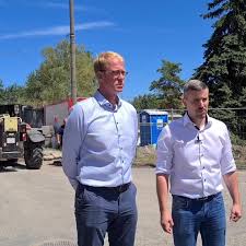 A szervezet feladata a női tartalmak előállításának támogatása. Nekiszaladt A Jobbikos A Dozernak Fonyodon Sonline