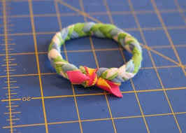 Kerajinan bermanfaat dari bahan botol plastik bekas musik: Diy Idea Kreatif Dari Tshirt Lama Terpakai