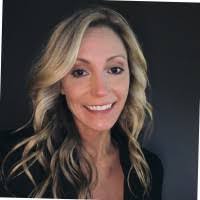 Kristin Schnell's Instagram, Twitter & Facebook