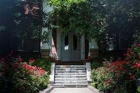Located at 138 eagle street in albany, new york,. U S Senate Democratic Leader Schumer Sen Gillibrand Call For Cuomo Resignation Reuters