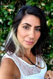 היי 😊 אני אפרת אכדרי בת 46 ואמא של קאי והיילי 💖 לפני 5 שנים קיבלתי החלטה  ששינתה לי את החיים! החלטתי שאני רוצה לחיות את החיים שלי ולא לידם. ובתור אמא