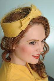 Every Woman Should Have These Types Of Retro Hair Accessories Hats Vintage Hat Hairstyles Fascinator Hats