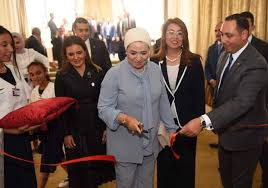 #اخبار_ten شاركت السيدة انتصار السيسي في احتفالية منظمة العالم الإسلامي للتربية والعلوم والثقافة، حيث ألقت كلمة أكدت خلالها أن مصر استطاعت تحقيق طفرة غير مسبوقة. Ø§Ù†ØªØµØ§Ø± Ø§Ù„Ø³ÙŠØ³ÙŠ ØªØ¹ÙˆØ¯ Ù„Ù„Ù…Ø´Ù‡Ø¯ ØªØ¨Ø­Ø« Ø¹Ù† Ø¯ÙˆØ± Ø§Ù„Ø³ÙŠØ¯Ø© Ø§Ù„Ø£ÙˆÙ„Ù‰ ÙˆØ­Ø¸Ù‡Ø§ Ø§Ù„Ø£Ø³ÙˆØ¯ ÙŠØ¹Ø§Ù†Ø¯Ù‡Ø§ Ø¨ÙˆØ§Ø¨Ø© Ø§Ù„Ø­Ø±ÙŠØ© ÙˆØ§Ù„Ø¹Ø¯Ø§Ù„Ø©