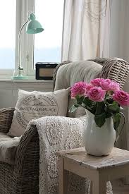 You can use dried flower petals and arrange them on a canvas in the form of a hot air balloon, ice cream, or balloons. 13 Ideas For Decorating With Store Bought Flowers Town Country Living