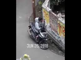 Pelaku aksi asusila di halte bus ditangkap. Download Abg Nesum 3gp Mp4 Codedfilm