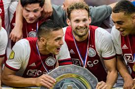 Op de middenplaat staat knvben de wedstrijddatum. Hoe Kansrijk Is De Jacht Op Ajax Trouw