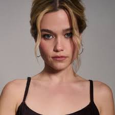 The White Lotus's Sarah Catherine Hook Knows Who You Think She Looks Like