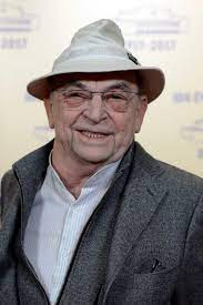 Gyula bodrogi (born 15 april 1934) is a hungarian television and film actor. O Bodrogi Gyula Parja Mar 42 Eve Az Egykori Modell Angela Mar Gyerekkora Ota Bolondul Erte Hazai Sztar Femina