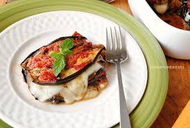 La parmigiana di melanzane è una deliziosa ricetta italiana fatta con melanzane, pomodoro e mozzarella. Parmigiana Light Con Melanzane Grigliate Secondo Piatto Cotto Al Forno