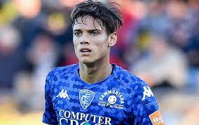 He is 18 years old from italy and playing for empoli in the rest of world. Samuele Ricci Er Taet Pa Et Skifte Acf Fiorentina Denmark Facebook