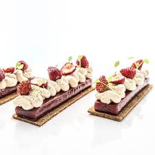 tarte fraise des bois et orelys bon week end a tous credit alexandremoulard nicolasbacheyre team food desserts food inspiration